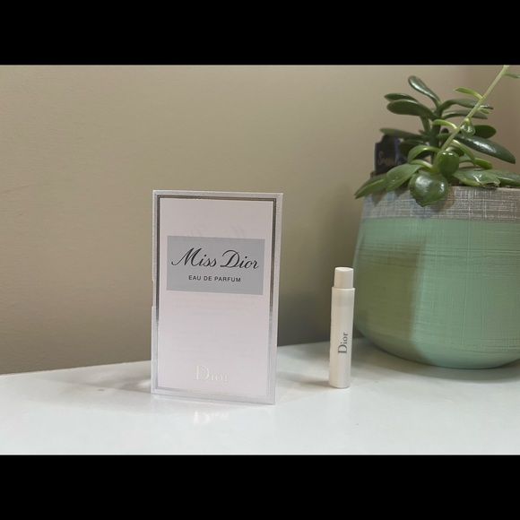Miss Dior eau de perfume 1 ml - Picture 2 of 2